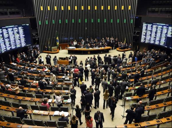 Plenário da Câmara dos Deputados, em Brasília, durante a sessão especial para discutir e votar o processo de impeachment da presidente da República.(Imagem:Evaristo Sá/AFP)