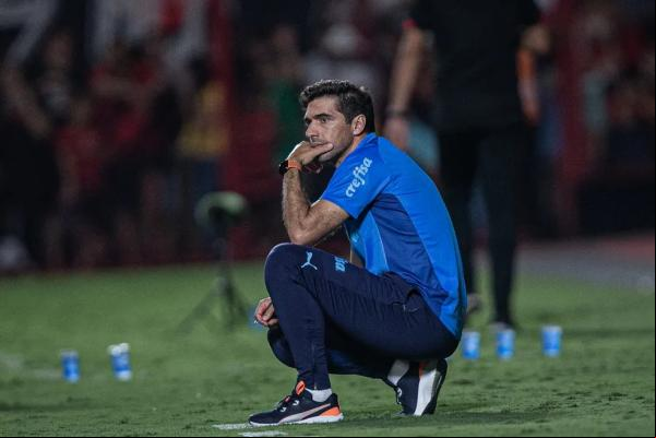 Abel Ferreira durante Atlético-GO x Palmeiras.(Imagem:Heber Gomes/AGIF)
