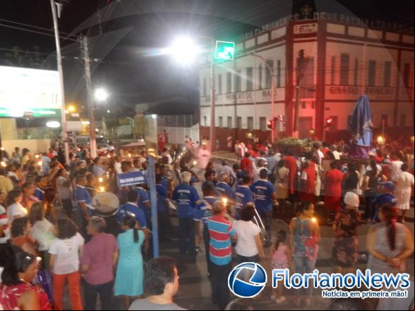 Católicos florianenses participaram da Ação Litúrgica da Paixão do Senhor.(Imagem:FlorianoNews)