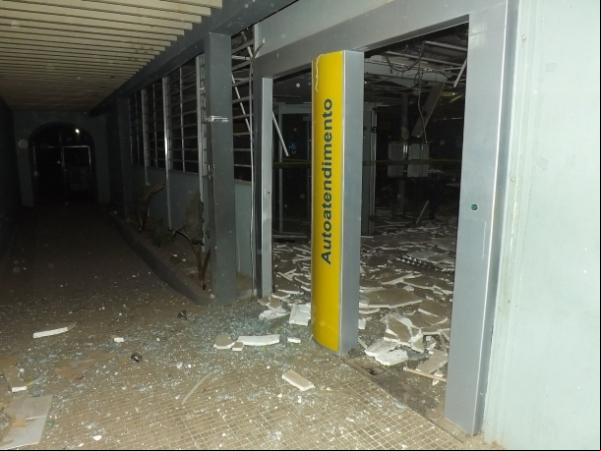 Assaltantes explodem agências bancarias no município de Amarante durante a madrugada.(Imagem:Denison Duarte)