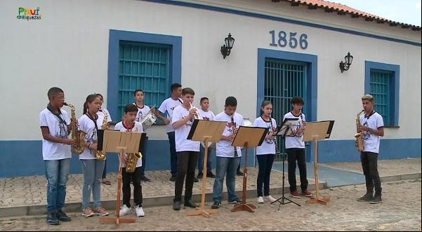 Projeto social oferece aula de música para crianças e adolescentes.(Imagem:Reprodução /Rede Clube)