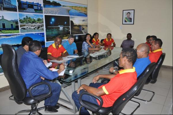 Representantes de associações de moradores participam de audiência com Prefeito de Floriano.(Imagem:Secom Floriano)