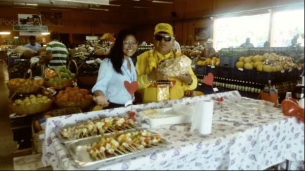 Carvalho Supermercado oferece café da manhã em homenagem ao Dia das Mães.(Imagem:FlorianoNews)