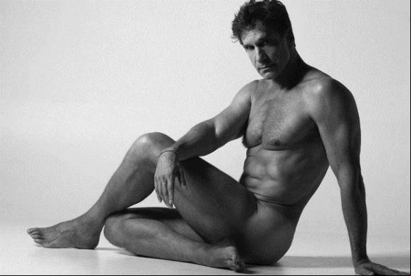 Aos 60 anos, ator Victor Fasano posa nu.(Imagem:Instagram)