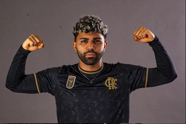 Gabigol e seu uniforme do Flamengo da consciência negra.(Imagem:Marcelo Cortes/Flamengo)