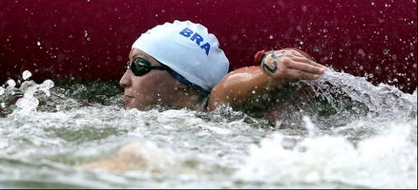 Depois de 7º lugar na maratona aquática feminina em Pequim, Poliana Okimoto foi desclassificada em Londres. Atleta segue firme na busca por inédito ouro olímpico.(Imagem:Satiro Sodré / Agif)