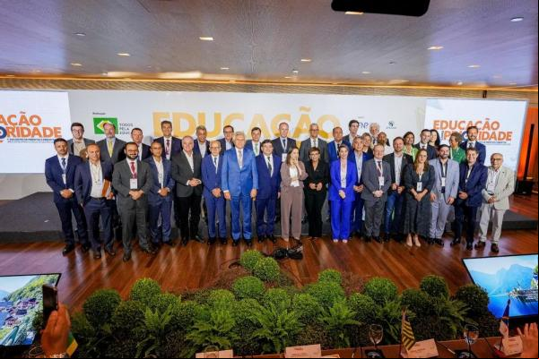 Rafael Fonteles defende educação na idade certa e modelo de tempo integral em encontro com prefeitos e prefeitas eleitos do Brasil(Imagem:Divulgação)