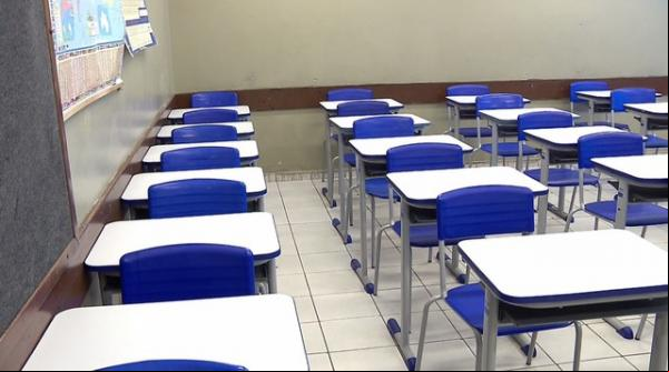 As aulas presenciais foram autorizadas para os estudantes 3º ano do ensino médio e outras atividades de ensino listadas em decreto do governo estadual.(Imagem:Reprodução/RPC)