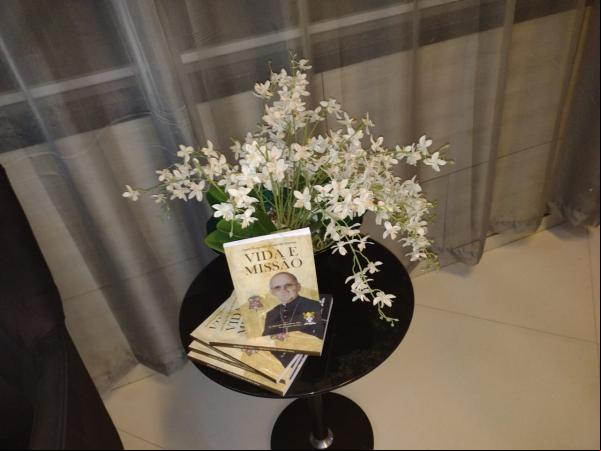 Livro biográfico de Dom Augusto Rocha.(Imagem:FlorianoNews)
