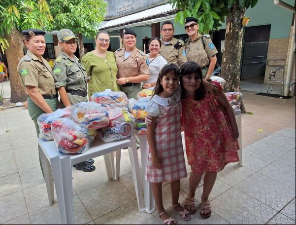 Alice Bandeira arrecadou cestas básicas de alimentos, como presente de aniversário, e doou para o Abrigo São Lucas, em Teresina. (Imagem:Divulgação)