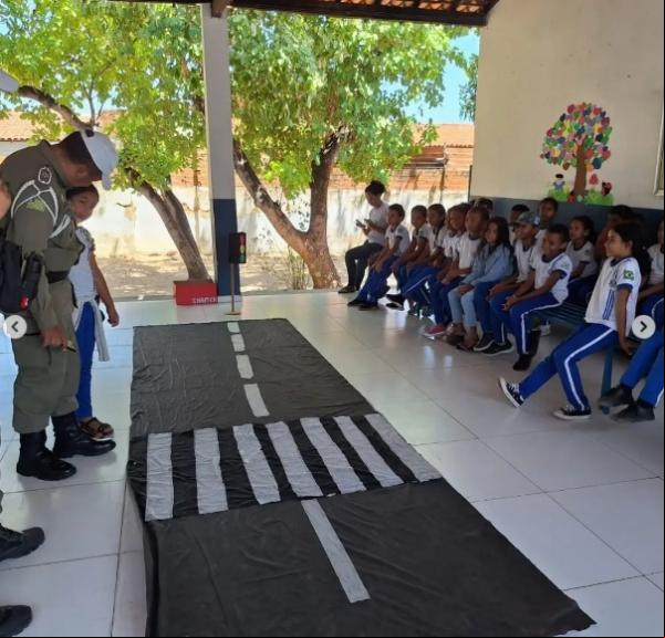 Equipe de trânsito do 3º BPM realiza palestra em Escola Municipal durante a Semana de Trânsito.(Imagem:Reprodução/Instagram)
