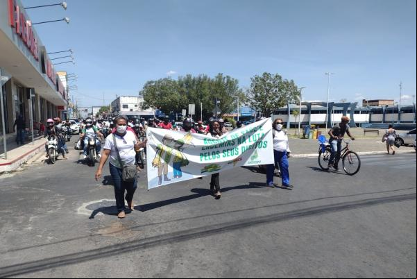 Servidores públicos realizam manifestação por reajuste salarial, em Floriano.(Imagem:FlorianoNews)