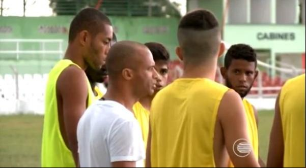 Jogadores se blindam de problemas istrativos e mantém treinos para o returno.(Imagem:Reprodução/TV Clube)