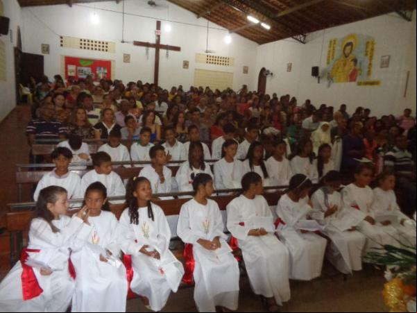 Jovens recebem Sacramentos da Primeira Eucaristia em Floriano.(Imagem:FlorianoNews)