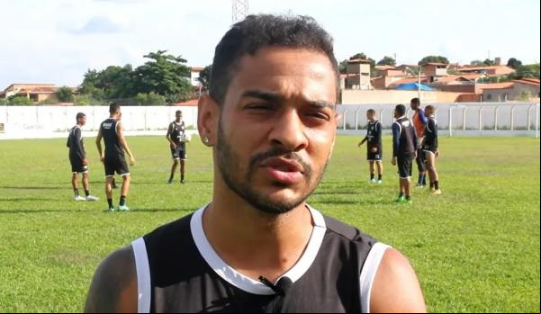 Marcelinho Araxá, meia do Corisabbá.(Imagem:Nova TV Floriano)