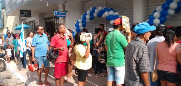 Inauguração do Magazine Liliani em Floriano atraiu dezenas de clientes.(Imagem:FlorianoNews)