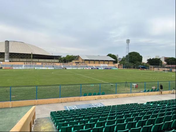 Estádio Lindolfo Monteiro, em Teresina.(Imagem:Julio Costa)