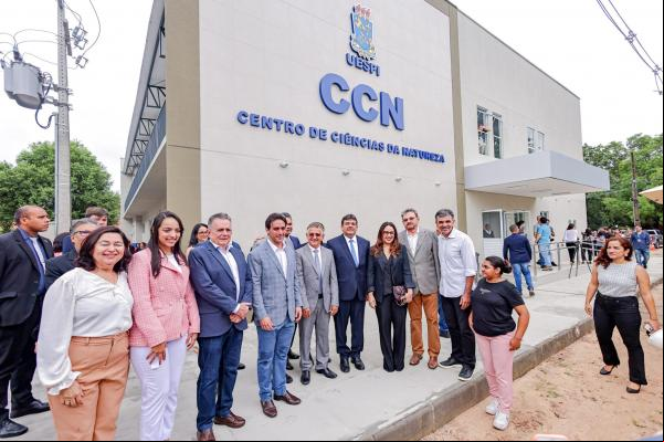 Rafael Fonteles entrega obra que faz parte da maior reforma da Uespi, com investimento de R$ 25 mil(Imagem:Divulgação)