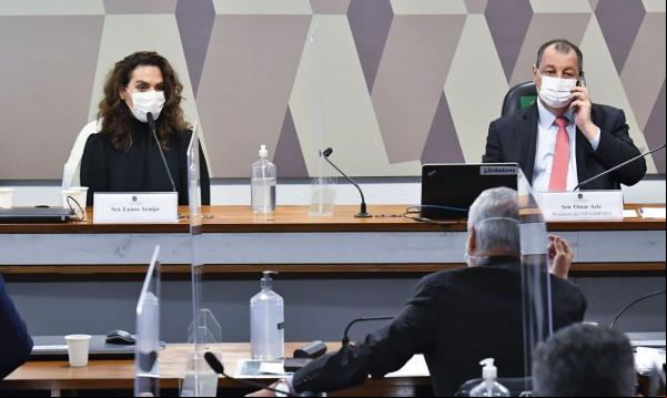 Infectologista Luana Araújo presta depoimento aos senadores da I.(Imagem:Waldemir Barreto/Agência Senado)