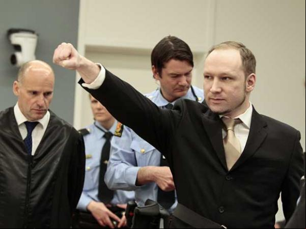 Anders Behring Breivik chega ao tribunal em Oslo, Noruega. (Imagem:Hakon Mosvold Larsen / Pool / AP Photo)
