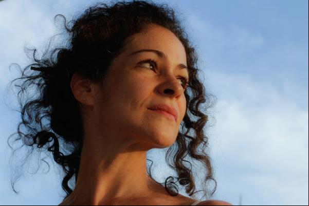 Maísa Moura apresenta o azul do sertão com