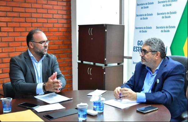 Presidente da Câmara de Floriano lidera comitiva em reunião com secretário estadual de Saúde para tratar de demandas urgentes.(Imagem:Reprodução/Instagram)