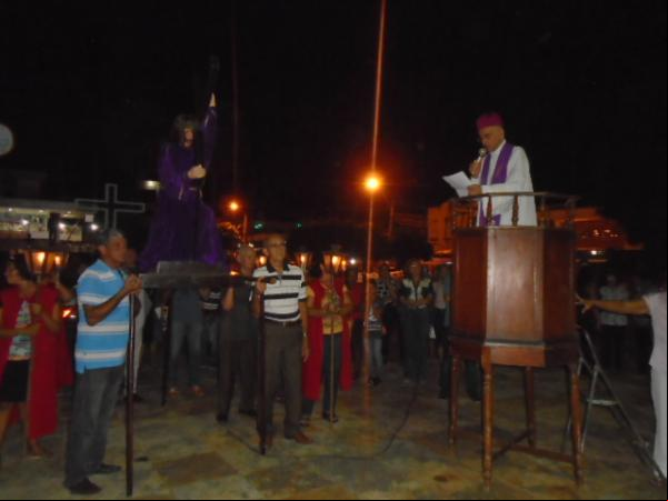 Fiéis participam da procissão de Bom Jesus dos os em Floriano.(Imagem:FlorianoNews)