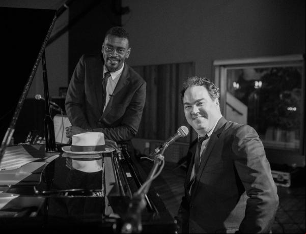 Seu Jorge e Daniel Jobim louvam o amor no tom maior de Antonio Carlos Jobim(Imagem:Reprodução)