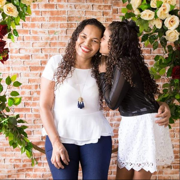 Rejane Lima, mãe de Railena, é responsável por istrar as redes sociais da filha.(Imagem:Arquivo Pessoal / Rejane Lima)