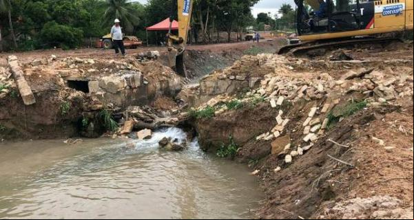 Obra de construtora provoca rompimento de cano da Agespisa em Floriano.(Imagem:Agespisa)