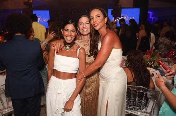 Ivete Sangalo posa com Flora Gil e Bella Gil (Imagem:Lucas Ramos / Brazil News)