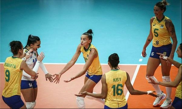 Seleção encara a Sérvia na grande final no sábado (15), às 15h.(Imagem:Reprodução Twitter/Time Brasil)