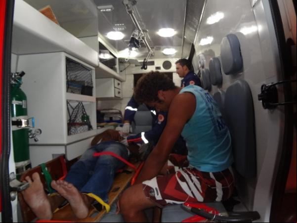 Acidente envolvendo uma moto e uma caminhonete na av. Senador Dirceu Arcoverde.(Imagem:FlorianoNews)