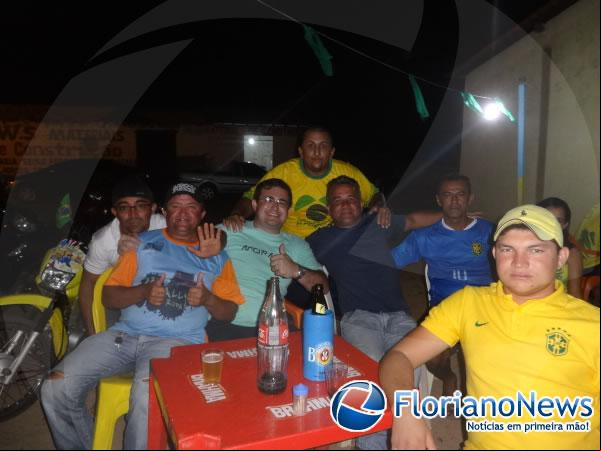 Vitoria contra o Camarões embala comemoração dos torcedores de Floriano e Barão.(Imagem:FlorianoNews)