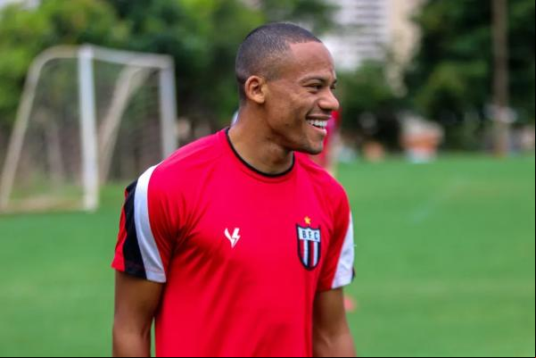 O atacante Robinho, do Botafogo-SP.(Imagem: João Victor Cristóvão/Divulgação/Agência Botafogo)