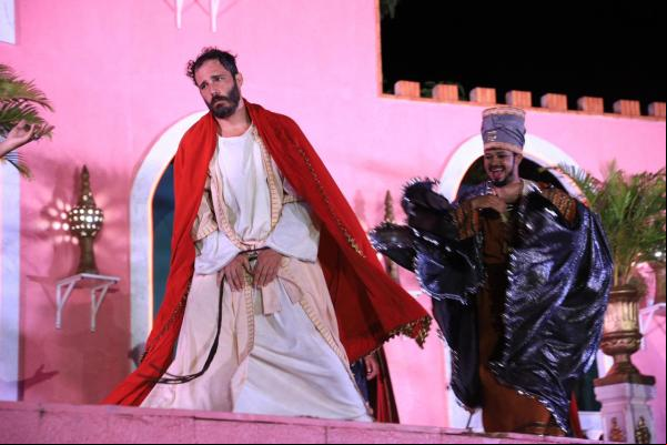 Segundo a organização, nas duas noites de apresentação, cerca de 12 mil pessoas aram pelo Teatro Cidade Cenográfica(Imagem:Francisco Gondim/Grupo Escalet)
