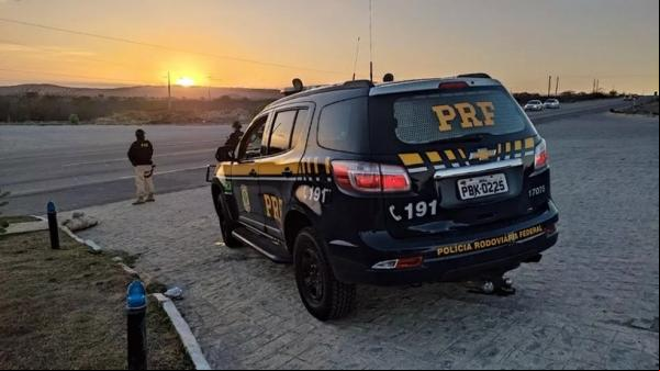 Ainda segundo a PRF, a causa provável do acidente teria sido excesso de velocidade. O caso será analisado pela Perícia Criminal da Polícia Civil.(Imagem:Reprodução)