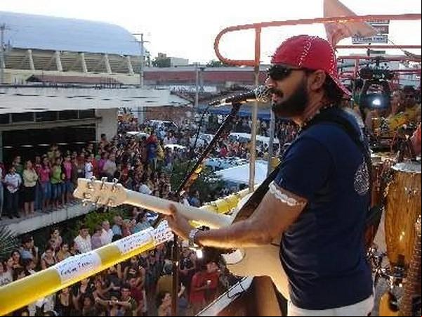 Banda Nairê foi uma das atrações do Carnaval 2014 em Picos.(Imagem:Arquivo/ Banda Nairê)