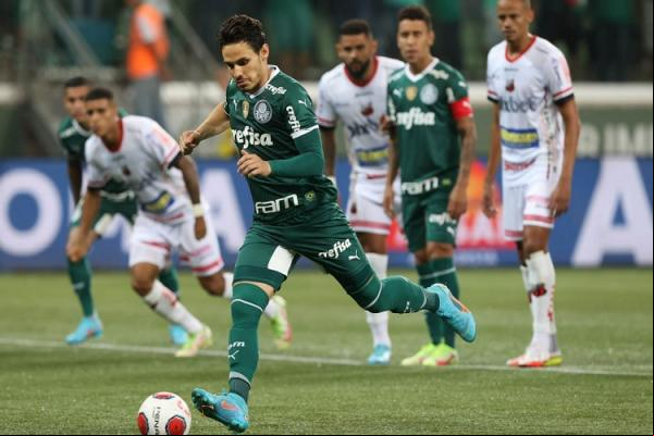 Invicto no torneio, o time alviverde contou com gols de Raphael Veiga e Rony para conquistar sua décima vitória no campeonato acumula, ainda, três empates até aqui. Desta forma, a(Imagem:Reprodução)