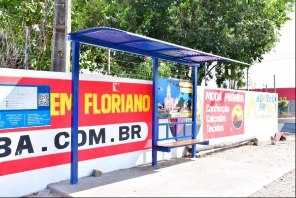 Prefeitura de Floriano executa projeto piloto de instalação de paradas de ônibus.(Imagem:Secom)