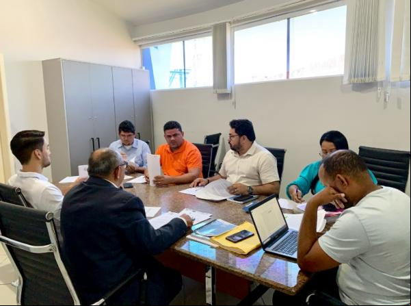CCJ da Câmara de Floriano analisa Projetos de Lei em reunião.(Imagem:Reprodução/Instagram)