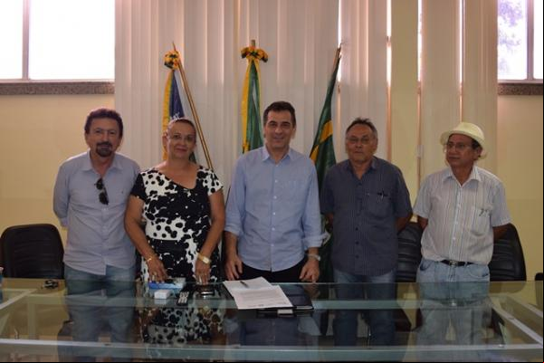 Parceiros analisam funcionamento dos equipamentos do Projeto Cidade Monitorada.(Imagem:Waldemir Miranda)