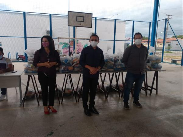 Prefeitura distribui cestas básicas para artistas de Floriano(Imagem:FlorianoNews)