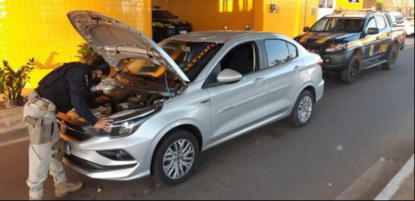 Advogada é presa pela PRF com carro roubado em Floriano(Imagem:PRF-PI)