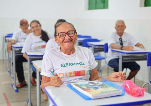 Ao todo, mais de 90 profissionais foram selecionados nesta etapa, entre alfabetizadores, intérpretes de Libras e monitores voluntários.(Imagem:Ascom Seduc)
