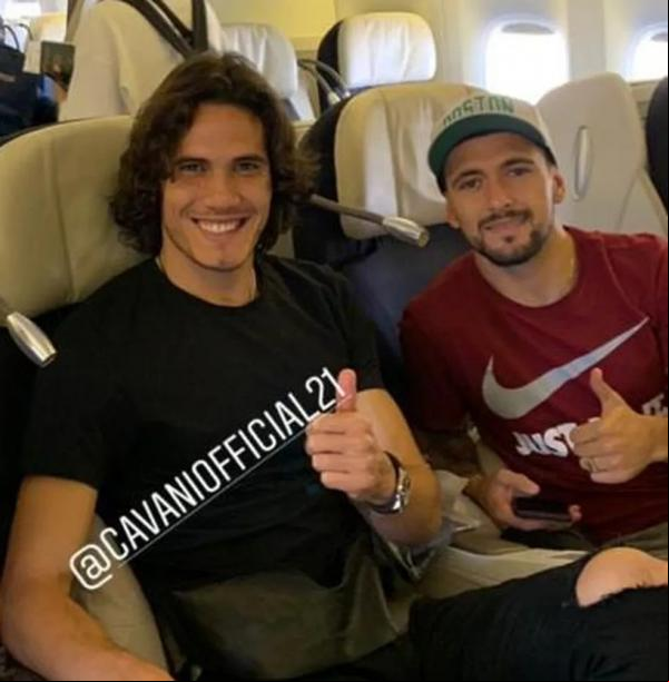 Arrascaeta no voo para o Japão com a seleção uruguaia que o tirou do primeiro jogo.(Imagem:Reprodução/ Arquivo Pessoal )