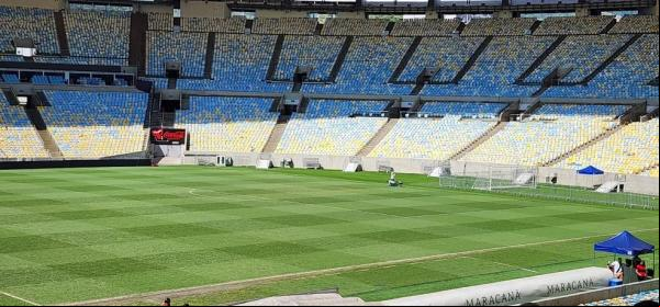Gramado do Maracanã recebe cuidados antes da vistoria da Conmebol, na quinta.(Imagem:Reprodução)