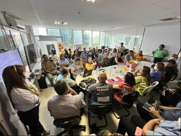 Órgãos estaduais, municipais e federais que integram o Programa Vida no Trânsito (PVT) reunidos na sede da Sesapi.(Imagem:Divulgação)