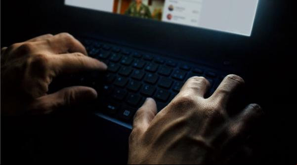 Homem é suspeito de divulgar fake news com recebimento de dinheiro público.(Imagem:Igor Estrella/G1)