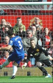 De Gea defende pênalti cobrado por  Baines.(Imagem:Agência EFE)